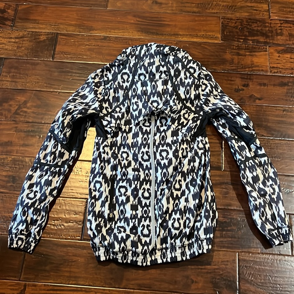 Lululemon Patterned Hooded Jacket - image 4